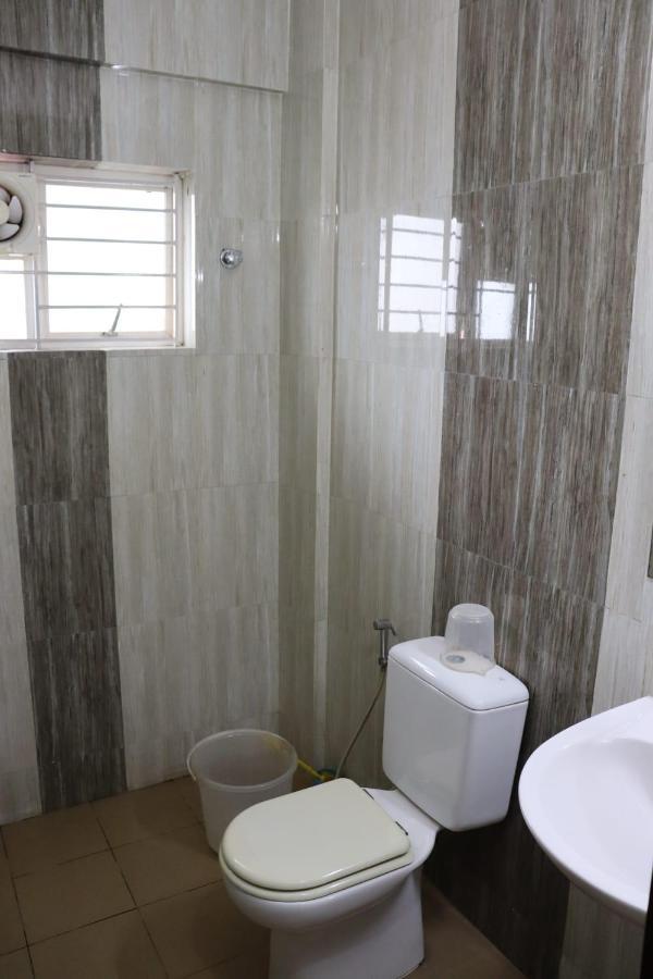Uthradam Towers Hotell Thiruvananthapuram Exteriör bild