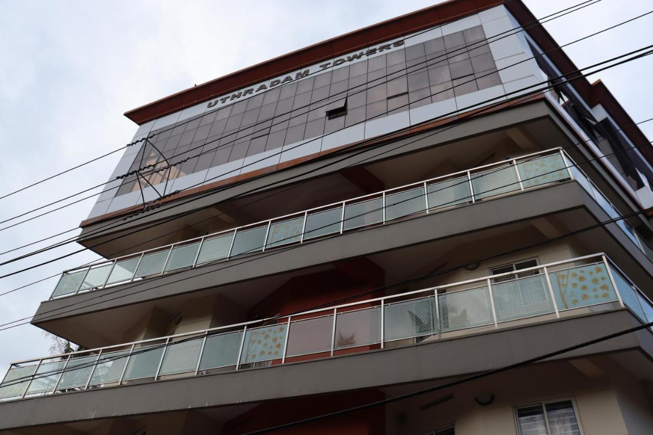 Uthradam Towers Hotell Thiruvananthapuram Exteriör bild