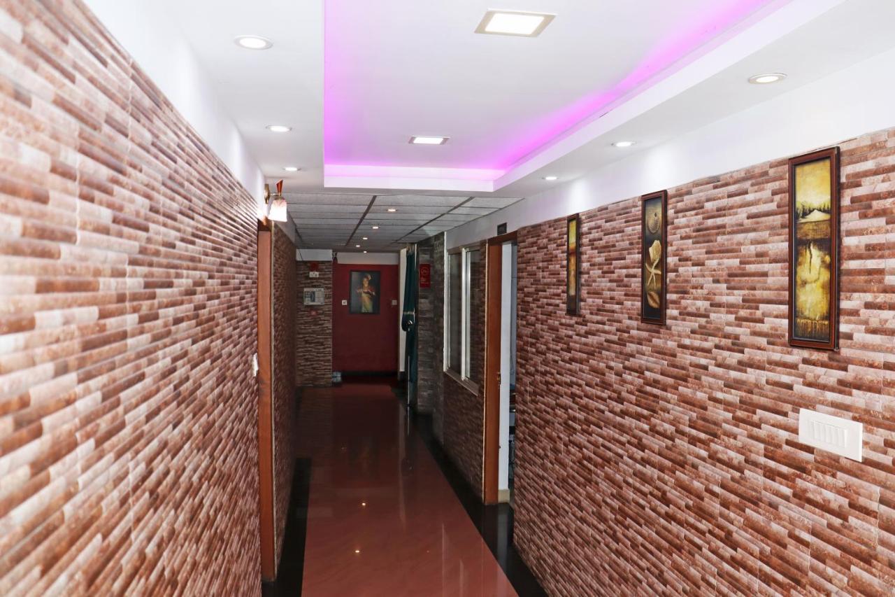 Uthradam Towers Hotell Thiruvananthapuram Exteriör bild